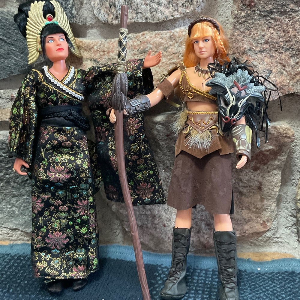 Warlord Xena and Amazon Princess Gabrielle action figures